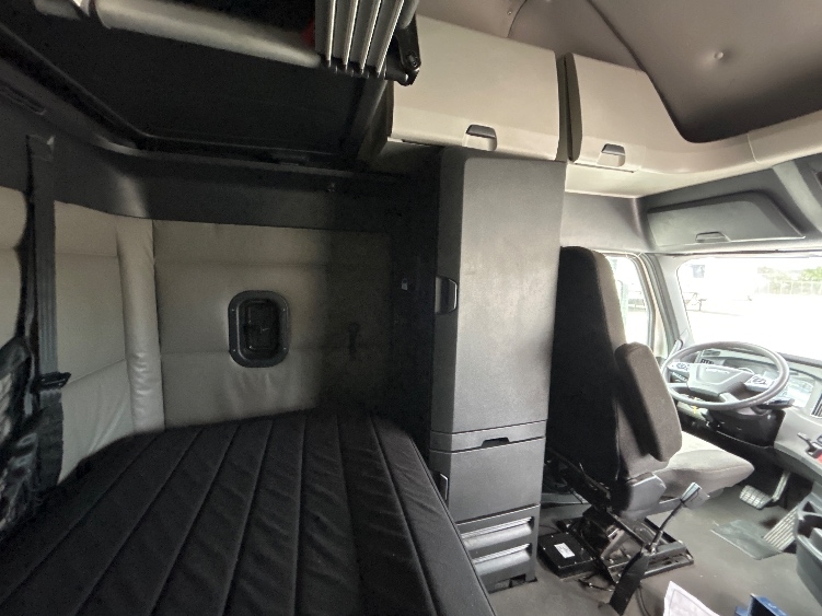 Used 2022 Freightliner Cascadia - photo 20