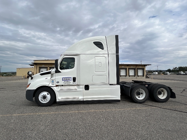 Used 2022 Freightliner Cascadia - photo 6