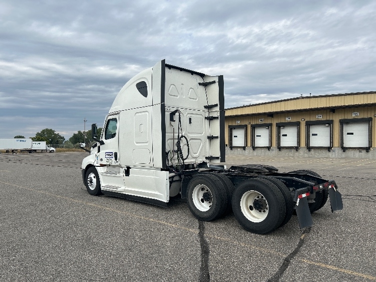 Used 2022 Freightliner Cascadia - photo 7