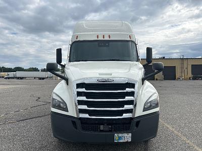 Used 2022 Freightliner Cascadia Detroit DD15AT Semi Truck with Sleeper Cab for sale #463696 - photo 2