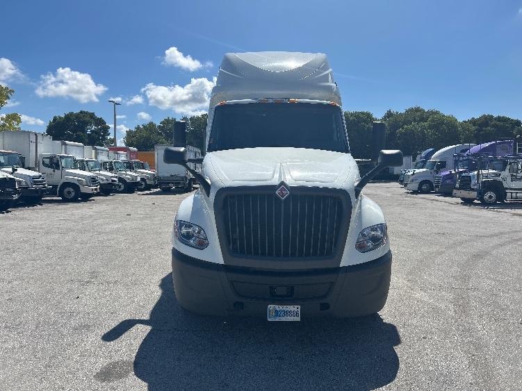 Used 2022 International LT - photo 2
