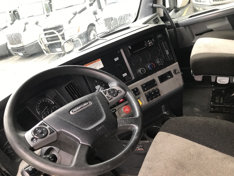 Used 2022 Freightliner Cascadia - photo 12
