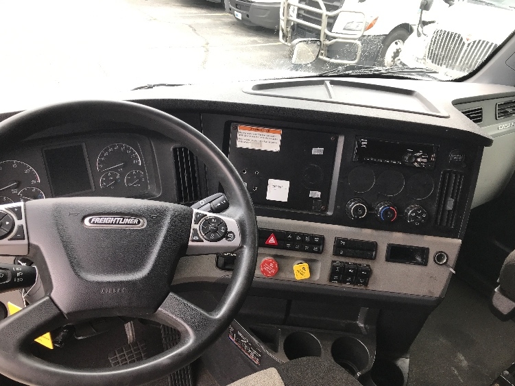 Used 2022 Freightliner Cascadia - photo 13