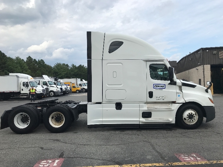 Used 2022 Freightliner Cascadia - photo 10