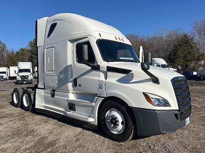 Used 2022 Freightliner Cascadia Detroit DD15AT Semi Truck with Sleeper Cab for sale #464139 - photo 1