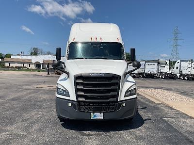 Used 2022 Freightliner Cascadia Detroit DD15AT Semi Truck with Sleeper Cab for sale #464140 - photo 2
