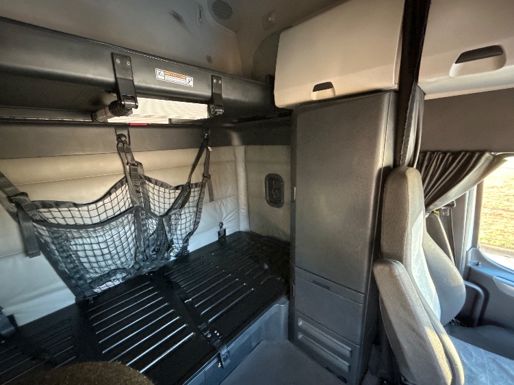 Used 2022 Freightliner Cascadia - photo 20