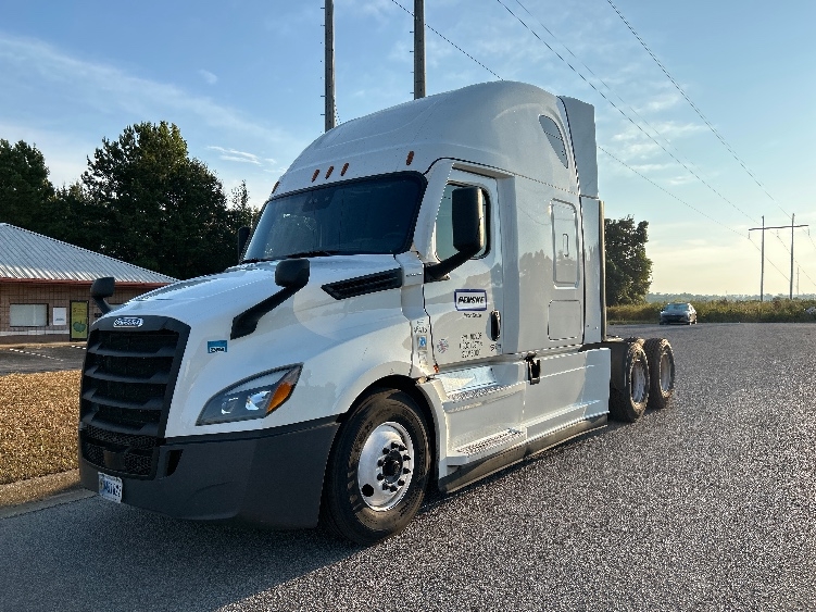 Used 2022 Freightliner Cascadia - photo 5