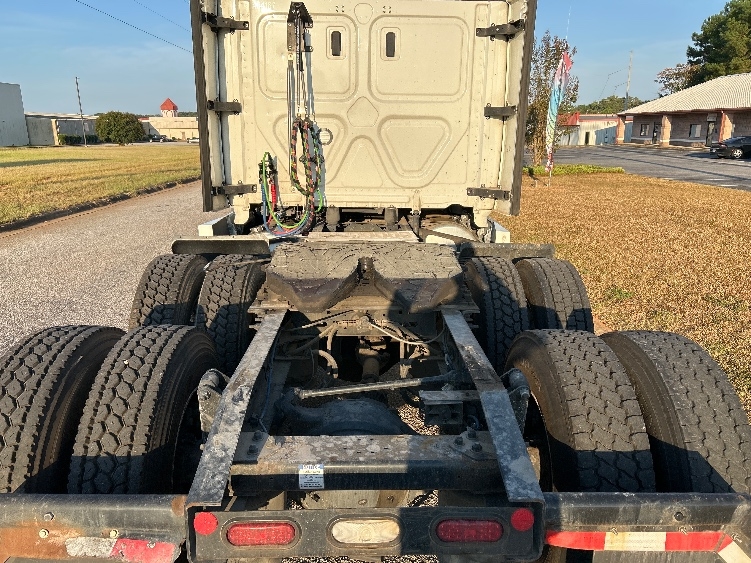 Used 2022 Freightliner Cascadia - photo 8