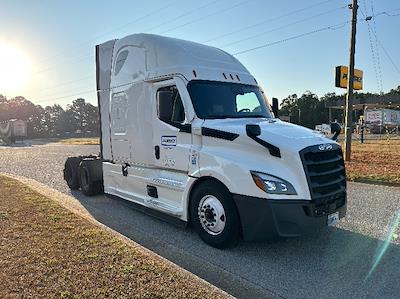 Used 2022 Freightliner Cascadia Detroit DD15AT Semi Truck with Sleeper Cab for sale #464167 - photo 1