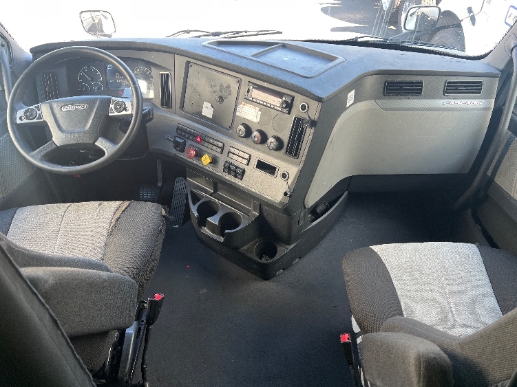 Used 2022 Freightliner Cascadia - photo 14