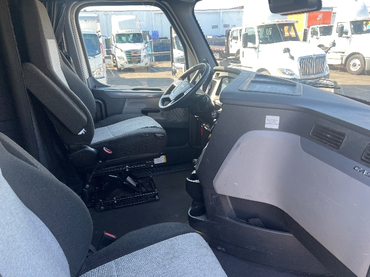 Used 2022 Freightliner Cascadia - photo 17