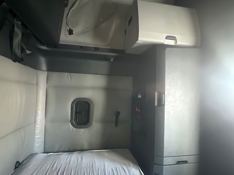 Used 2022 Freightliner Cascadia - photo 20
