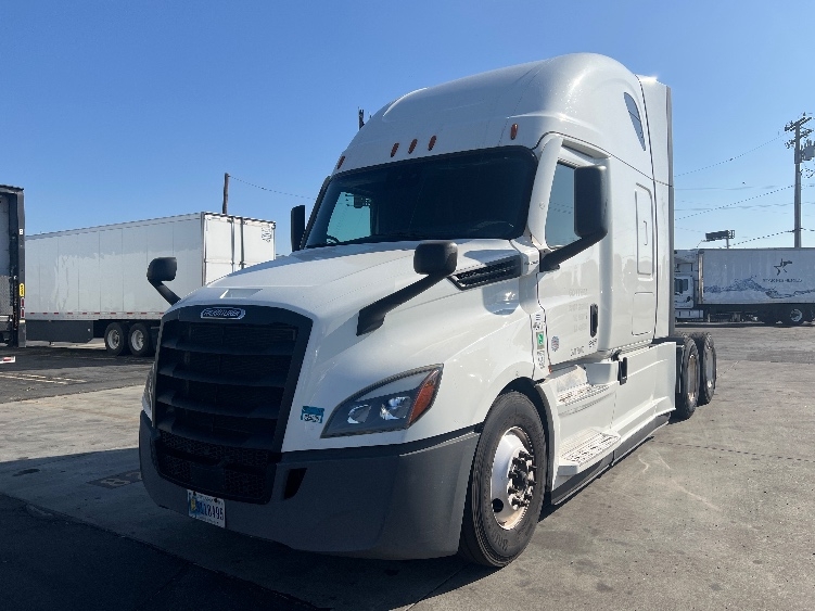 Used 2022 Freightliner Cascadia - photo 5