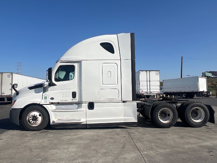 Used 2022 Freightliner Cascadia - photo 6