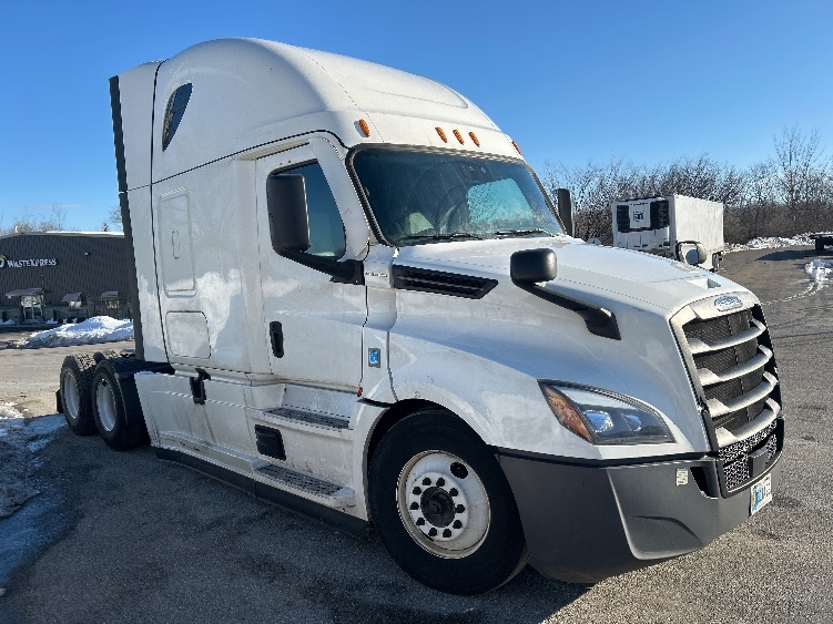 Used 2022 Freightliner Cascadia - photo 1