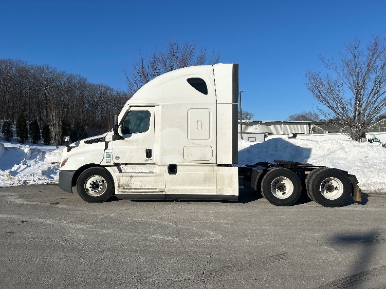 Used 2022 Freightliner Cascadia - photo 6