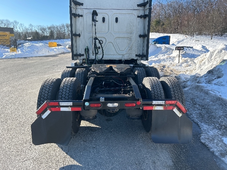 Used 2022 Freightliner Cascadia - photo 8