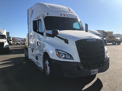 Used 2022 Freightliner Cascadia Detroit DD15AT Semi Truck with Sleeper Cab for sale #464181 - photo 1