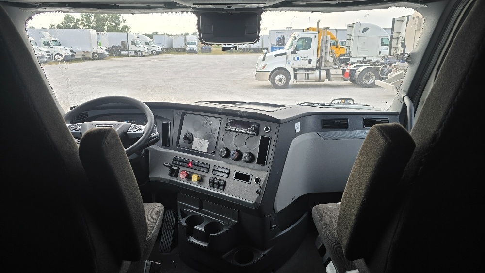 Used 2022 Freightliner Cascadia - photo 14