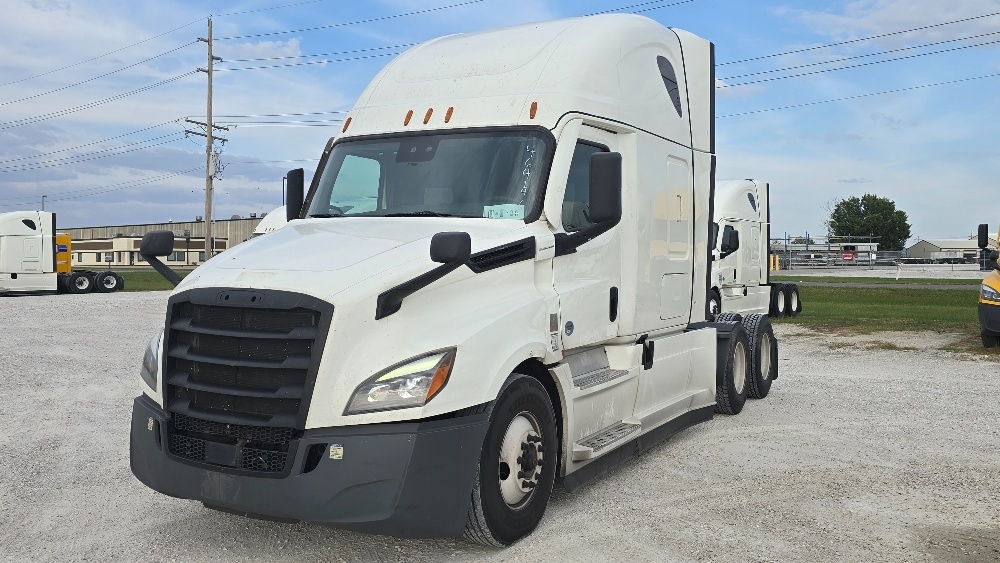 Used 2022 Freightliner Cascadia - photo 5