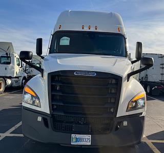 Used 2022 Freightliner Cascadia Detroit DD15AT Semi Truck with Sleeper Cab for sale #464198 - photo 2