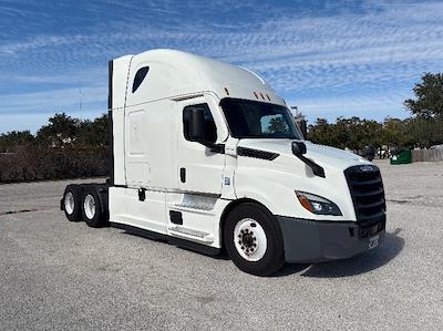 Used 2022 Freightliner Cascadia Detroit DD15AT Semi Truck with Sleeper Cab for sale #464201 - photo 1