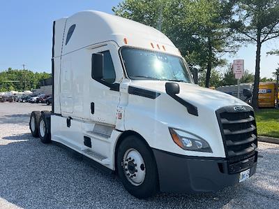 Used 2022 Freightliner Cascadia Detroit DD15AT Semi Truck with Sleeper Cab for sale #464202 - photo 1