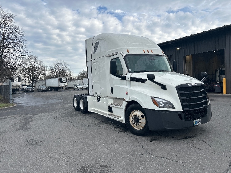 Used 2022 Freightliner Cascadia - photo 1
