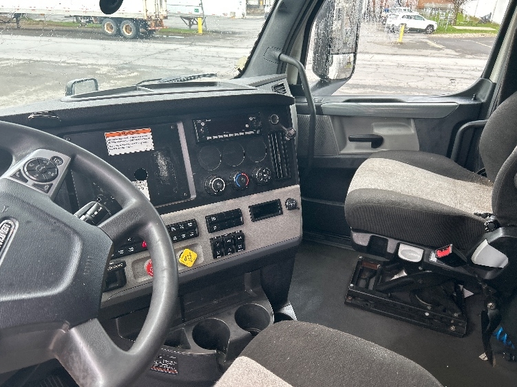 Used 2022 Freightliner Cascadia - photo 14