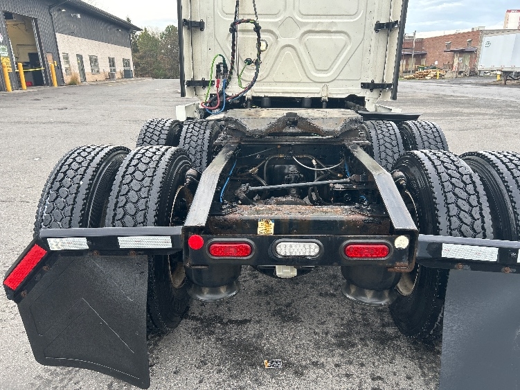 Used 2022 Freightliner Cascadia - photo 8