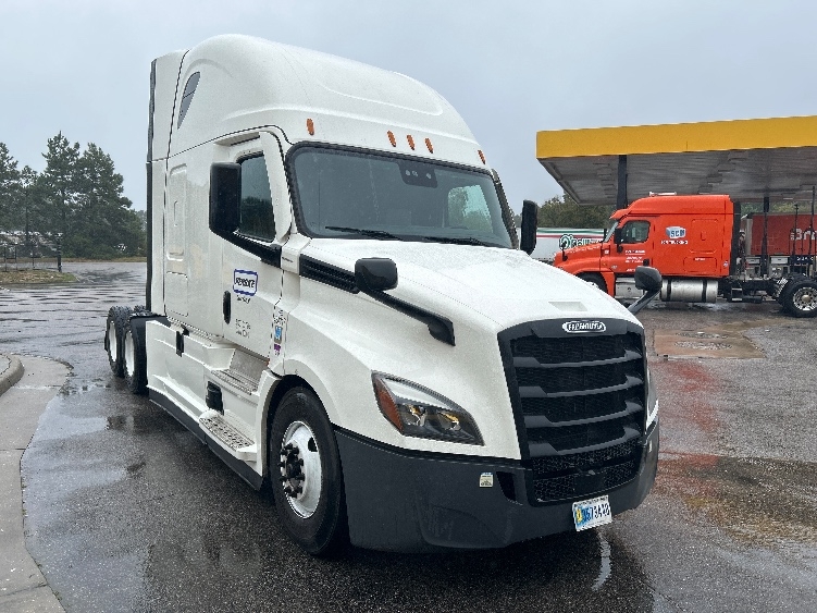 Used 2022 Freightliner Cascadia - photo 1