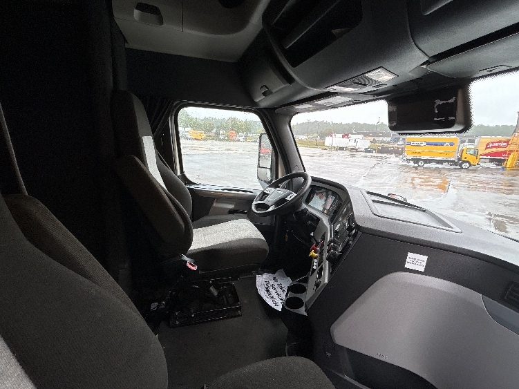Used 2022 Freightliner Cascadia - photo 17