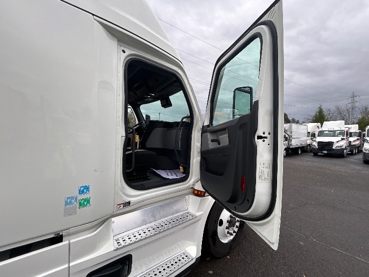 Used 2022 Freightliner Cascadia - photo 15