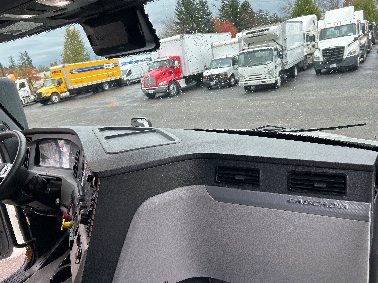 Used 2022 Freightliner Cascadia - photo 16