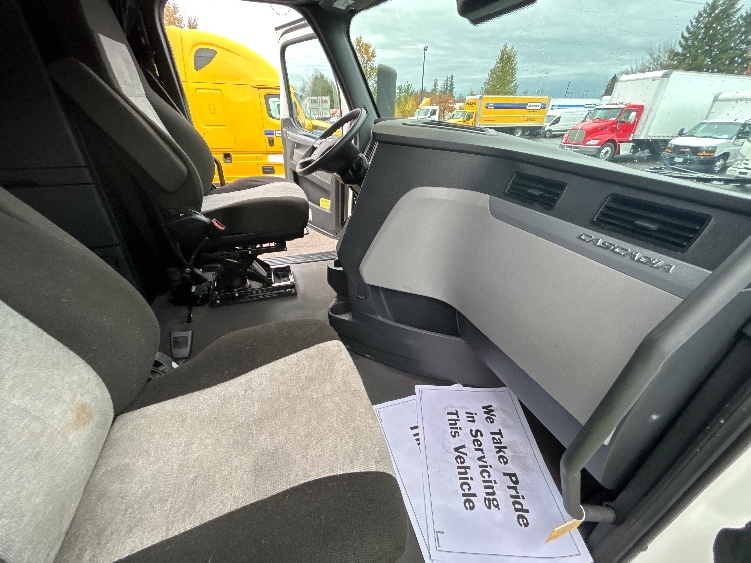 Used 2022 Freightliner Cascadia - photo 17