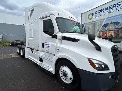 Used 2022 Freightliner Cascadia Detroit DD15AT Semi Truck with Sleeper Cab for sale #464238 - photo 1