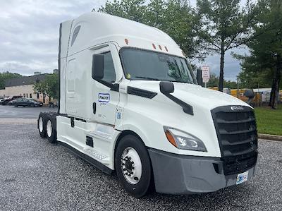 Used 2022 Freightliner Cascadia Detroit DD15AT Semi Truck with Sleeper Cab for sale #464239 - photo 1
