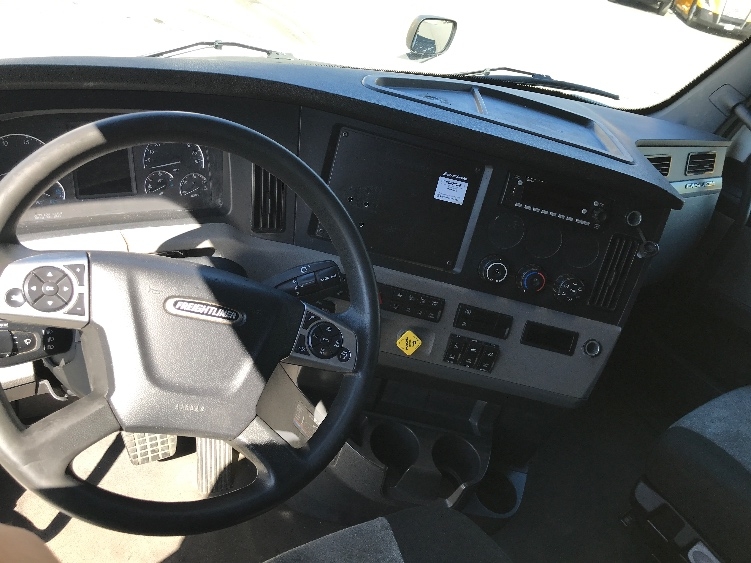 Used 2022 Freightliner Cascadia - photo 13