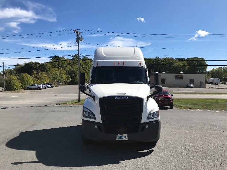 Used 2022 Freightliner Cascadia - photo 2