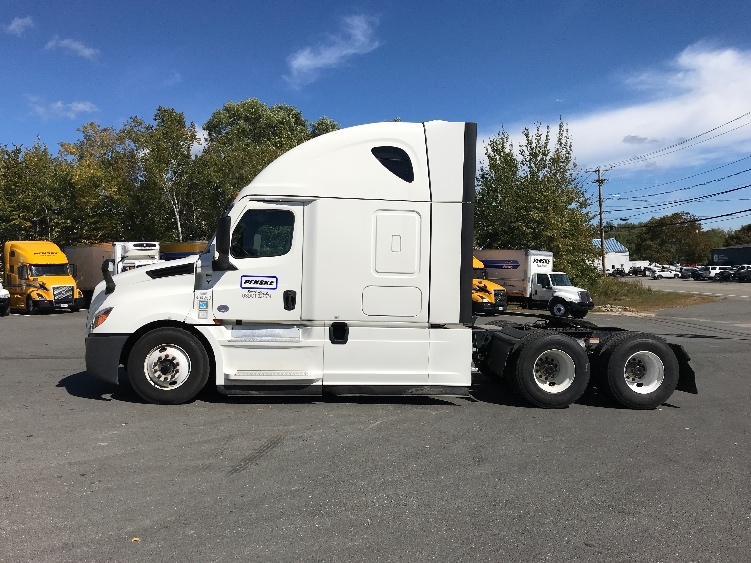 Used 2022 Freightliner Cascadia - photo 6