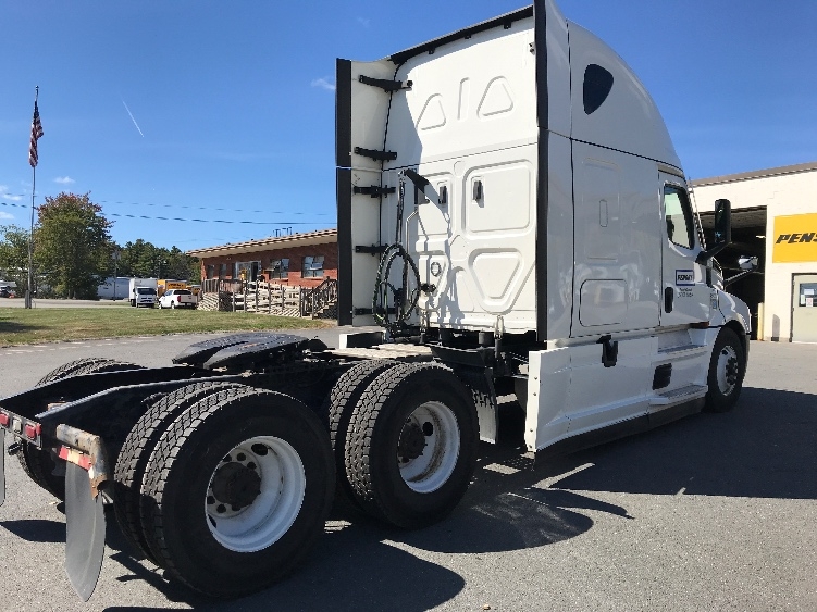 Used 2022 Freightliner Cascadia - photo 9