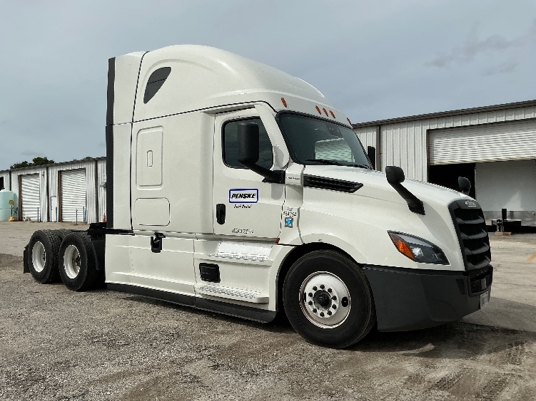 Used 2022 Freightliner Cascadia - photo 1