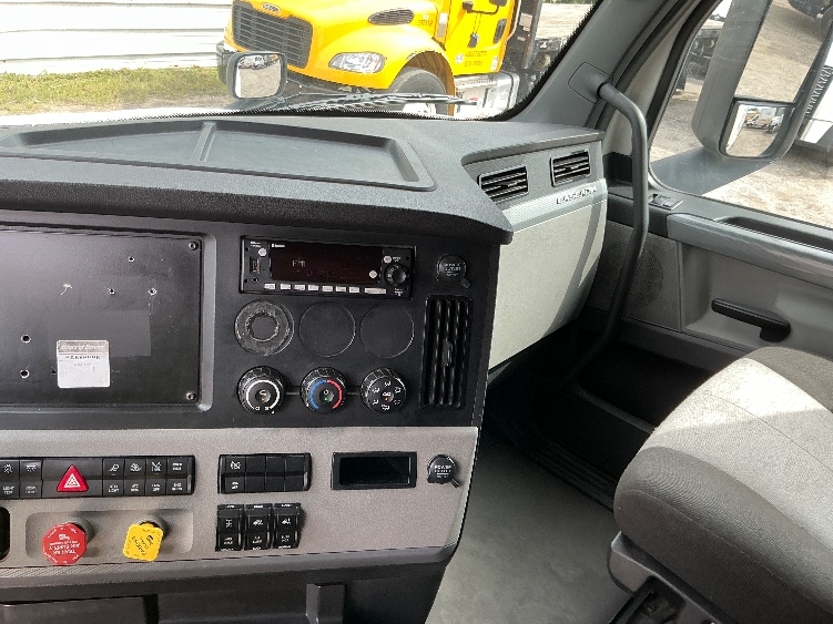 Used 2022 Freightliner Cascadia - photo 14