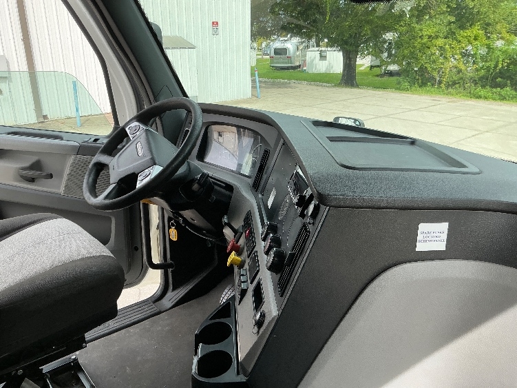 Used 2022 Freightliner Cascadia - photo 17