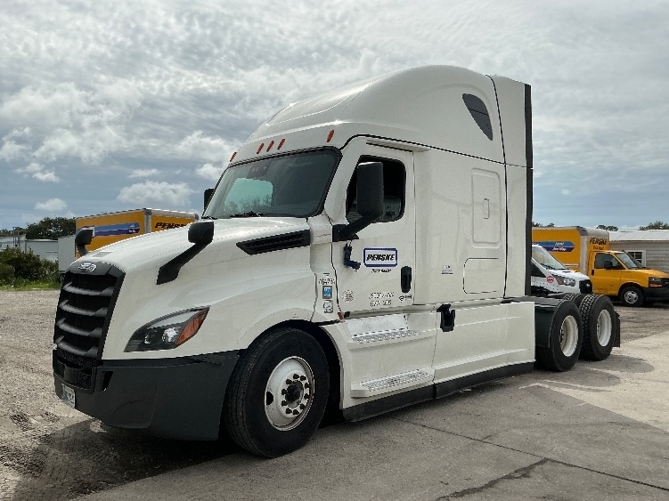 Used 2022 Freightliner Cascadia - photo 5