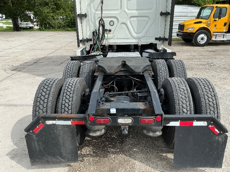Used 2022 Freightliner Cascadia - photo 8