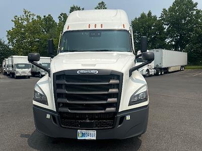 Used 2022 Freightliner Cascadia Detroit DD15AT Semi Truck with Sleeper Cab for sale #464255 - photo 2