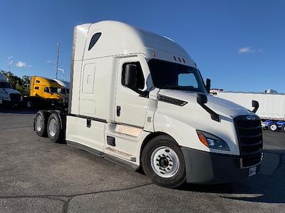 Used 2022 Freightliner Cascadia Detroit DD15AT Semi Truck with Sleeper Cab for sale #464260 - photo 1