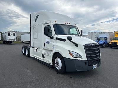 Used 2022 Freightliner Cascadia Detroit DD15AT Semi Truck with Sleeper Cab for sale #464272 - photo 1